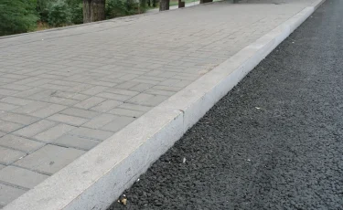 BRT в Алматы: как будут менять бордюры на улице Желтоксан