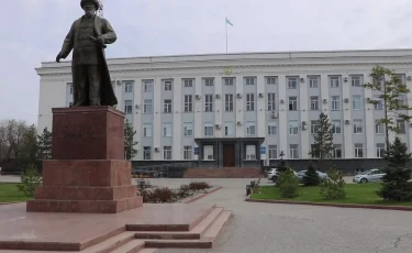 Новый график работы: актюбинские чиновники начнут трудовые буди на полчаса раньше