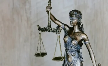 Заңды құрметтейтін ұрпақты қалай тәрбиелеуге болады