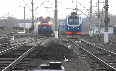 Пойызбен соқтығысқан: Есіл-Арқалық өткелінде тракторшы қаза болды