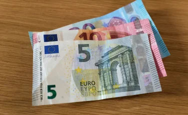 Курс доллара и евро в обменниках Алматы 22 мая 2025