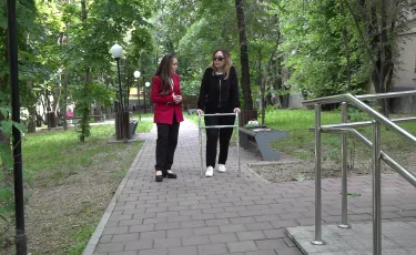 Кім кінәлі: тәнін түзетемін деп, ота жасатқан әйел жүре алмай қалған
