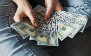 Полет с ускорением: что происходит с долларом в Казахстане