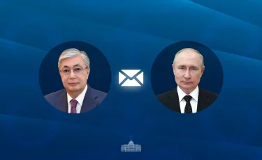 Глава государства поздравил Владимира Путина с Днем России