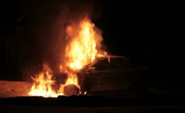 Жамбыл облысында ер адам сүйіктісімен ренжісіп, көлігін өртеді