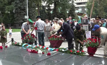 День памяти и скорби: в Алматы прошла патриотическая акция «Дети Казахстана - за мир»