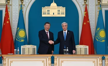 Глава государства провел переговоры с Председателем КНР