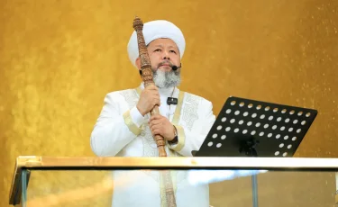 Курбан айт: Верховный муфтий провел праздничную молитву и проповедь