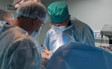 В Алматы врачи успешно оперировали недоношенного малыша с врожденной атрезией хоан