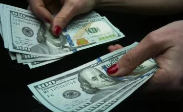 Курс евро и доллара в обменниках Астаны и Алматы 7 июля 2025