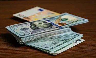 Полный штиль: что происходит с долларом в Казахстане