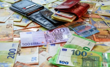 Курс евро и доллара в обменниках Астаны и Алматы 18 июля 2025