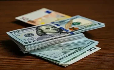 Курс евро и доллара в обменниках Астаны и Алматы 5 августа 2025