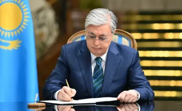 Президент присвоил звание «Қазақстанның Еңбек Ері» ветерану КТЖ Калтаю Самбетову