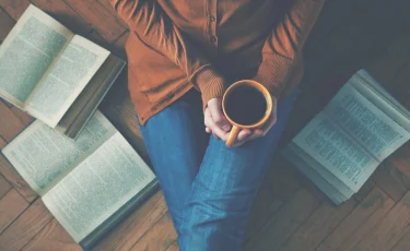 Что почитать этой зимой: новые книги казахстанских и мировых авторов