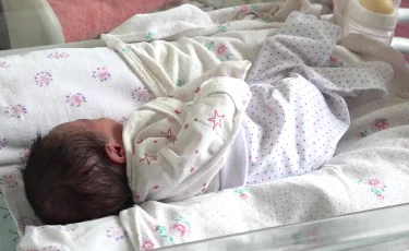 Вместо защиты - насилие: в Актюбинской области 14-летняя школьница родила ребенка