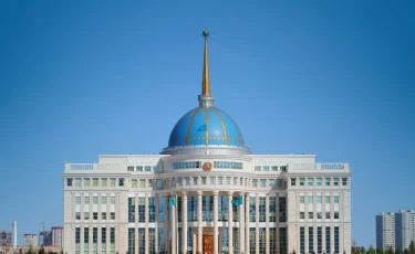 В канун Дня Республики Президент наградил представителей трудовых династий и простых рабочих