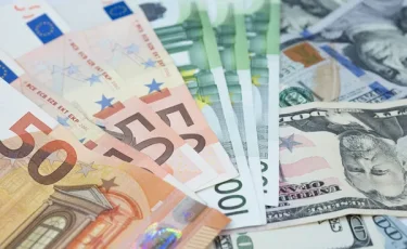 Курс евро и доллара в обменниках Астаны и Алматы 1 ноября 2025