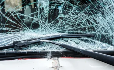 Автобус с пассажирами опрокинулся в Мангистауской области: есть погибшие