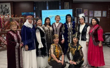 Открытый урок по казахскому языку на тему «Казахские орнаменты» прошёл в Центре активного долголетия