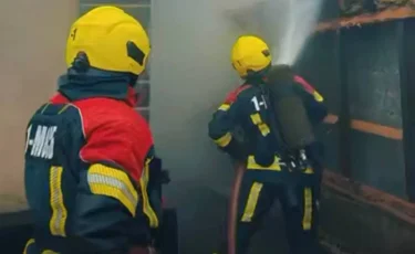 Пожар в Медеуском районе: загорелся частный дом (видео)