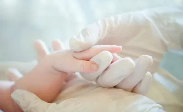 В Шымкенте врачи вернули к жизни младенца, у которого остановилось сердце