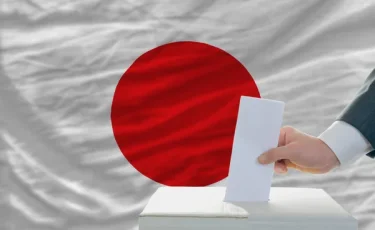 Рекордные снегопады сопровождают досрочные выборы в Японии