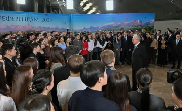 Президент побеседовал с молодежью, принимавшей активное участие в референдуме