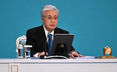 Путеводитель в руках молодых: Президент назвал новую Конституцию платформой для развития на десятилетия