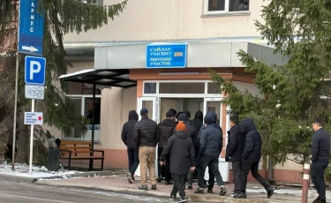 Первые голоса за будущее: алматинцы активно голосуют на референдуме с раннего утра