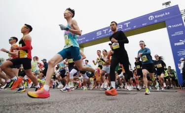 Almaty Half Marathon 44 елден 10 000-нан астам қатысушыны біріктіріп, «Таза Қазақстан» акциясымен үндесті