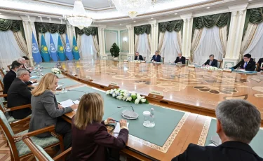 Глава государства провел встречу с группой высоких представителей ООН