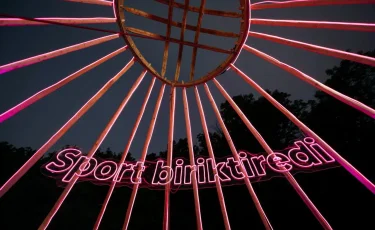 В Алматы состоялся неоновый «Забег Единства» - Бірлік жүгірісі