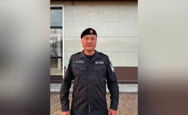 Полицей суға батып бара жатқан ер адамды құтқарып қалды