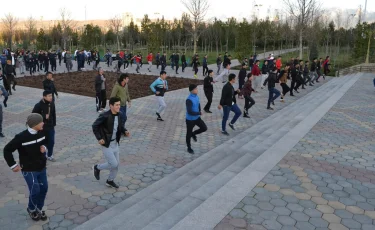Семіздіктен қалай арылуға болады: Тәжікстанда жұмыс берушілер қызметкерлеріне жаттығу жасатуы керек