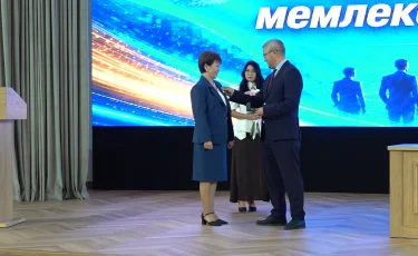 Мемлекеттік қызметшілер күні: Алматыда үздік мамандар марапатталды