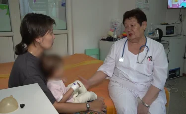Медицинаға жай адам келе алмайды: Тәжірибелі педиатр шынайы дәрігердің бейнесін сипаттады