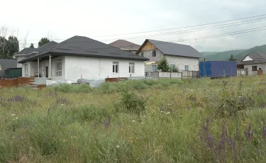 Базадағы екі түрлі мәлімет: тұрғындар салған үйінен айырылып қалуы мүмкін