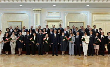 Президент бір топ медицина қызметкеріне мемлекеттік наградалар тапсырды