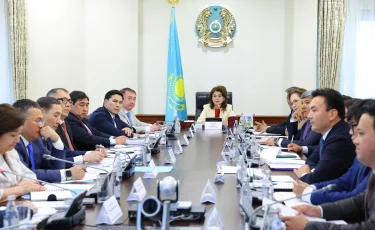 Үкіметте мемлекеттік тіл саясатын жүзеге асыру жөніндегі комиссияның отырысы өтті