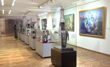 Күлапара, далбағай, аққалпақ: Алматыда қазақтың бас киімдерінің көрмесі өтті