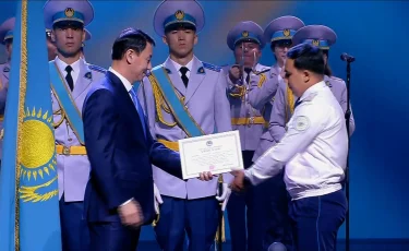 Полиция – ел қорғаны: Алматыда тәртіп сақшылары марапатталды