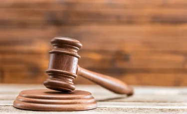 Намыс пен абыройды қорғау: бастауыш сынып мұғалімі жала жапқандарға қарсы сотта жеңіске жетті