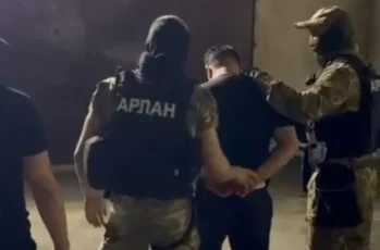Шымкентте ақша бопсалаумен айналысқан блогер мен сыбайластары ұсталды