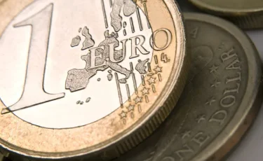 Курс валют в обменниках Алматы и Астаны 4 июля