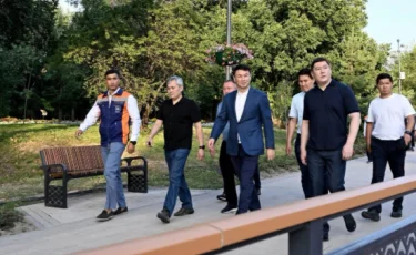Алматы әкімі Есентай өзеніндегі жаяу жүргіншілер көпірінің құрылысы мен жағалауды жаңғырту жұмыстарын тексерді