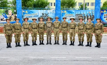 Бір шаңырақтан – бір сапқа: Гвардейск гарнизонында алты жұп егіз әскери борышын өтеп жүр