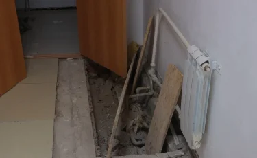 Атырау облысындағы ескірген мектеп: күрделі жөндеуге бөлінген ақша неге игерілмей жатыр