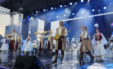 Алматыда Ұлттық домбыра күніне арналған «Домбыра – дастан» атты ауқымды мерекелік концерт өтті